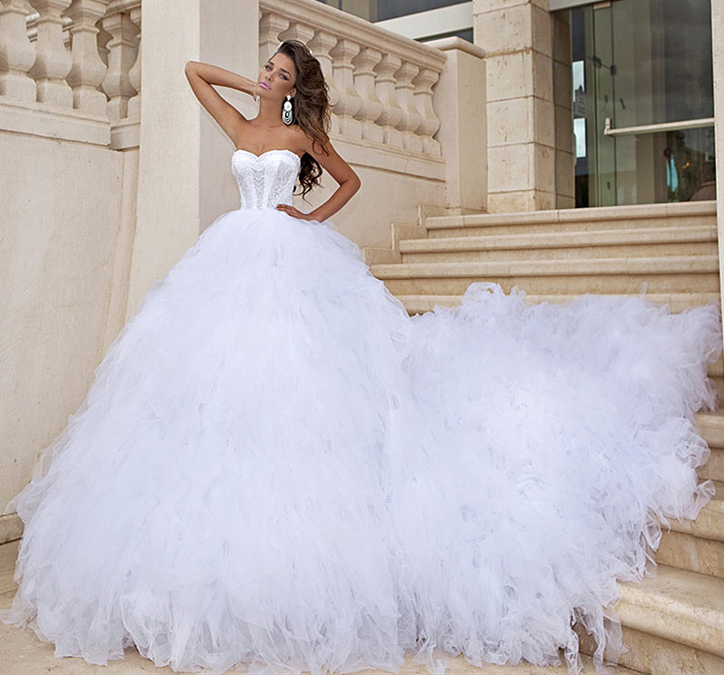 Ball Gown Sweetheart Neck Sleeveless Chapel Train Tulle Wedding Gown With Ruffles 2