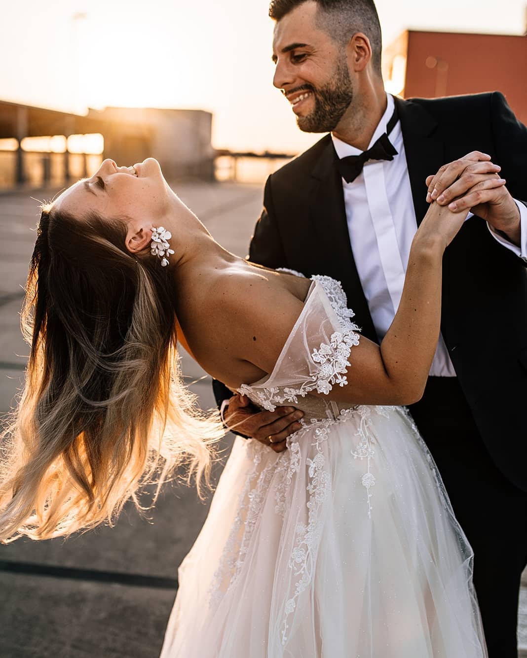 A-line Sweetheart Neck Sleeveless Chapel Train Tulle Bridal Gown With Lace 5