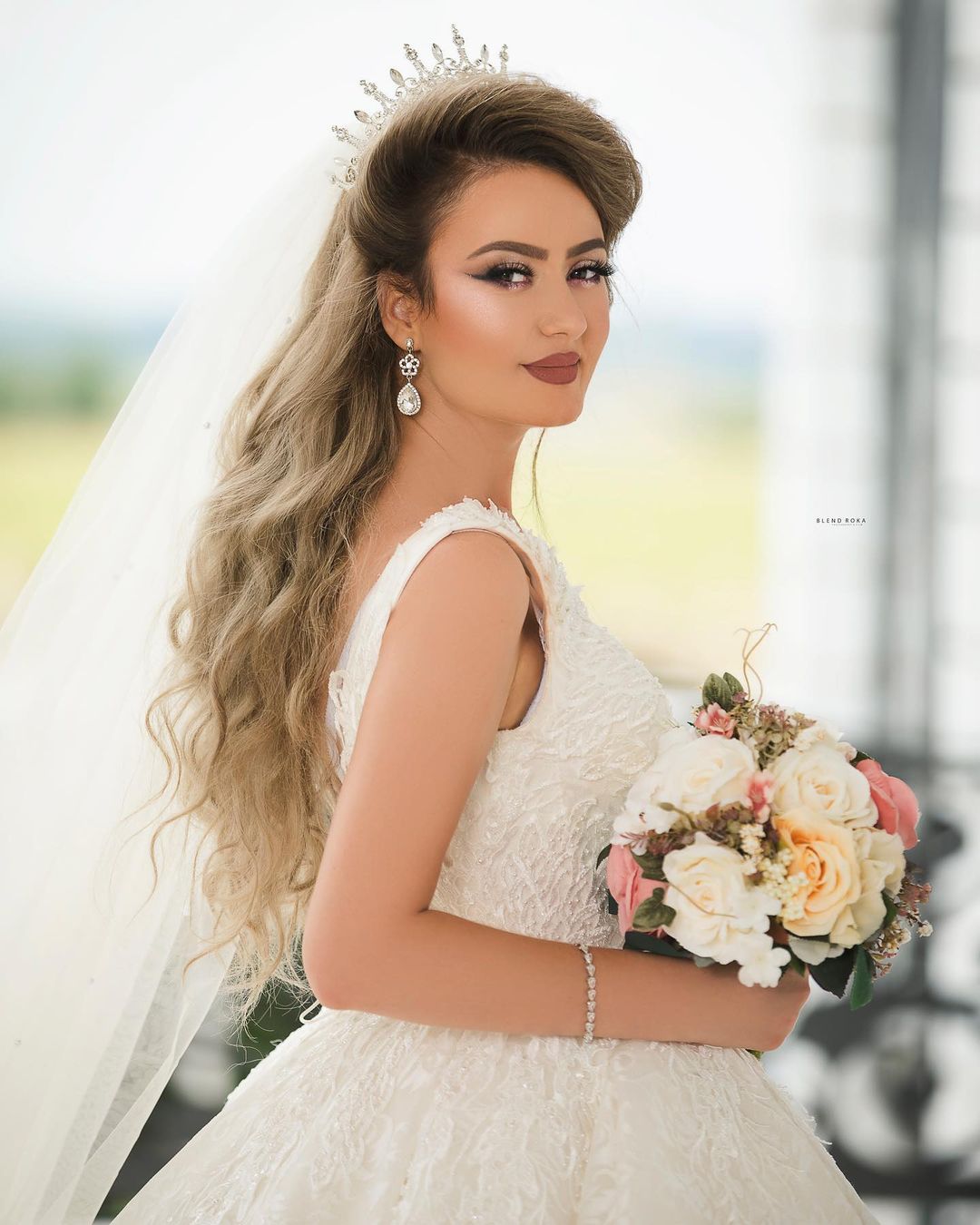 Ball Gown V-neck Sleeveless Chapel Train Lace Bridal Gown With Lace 8