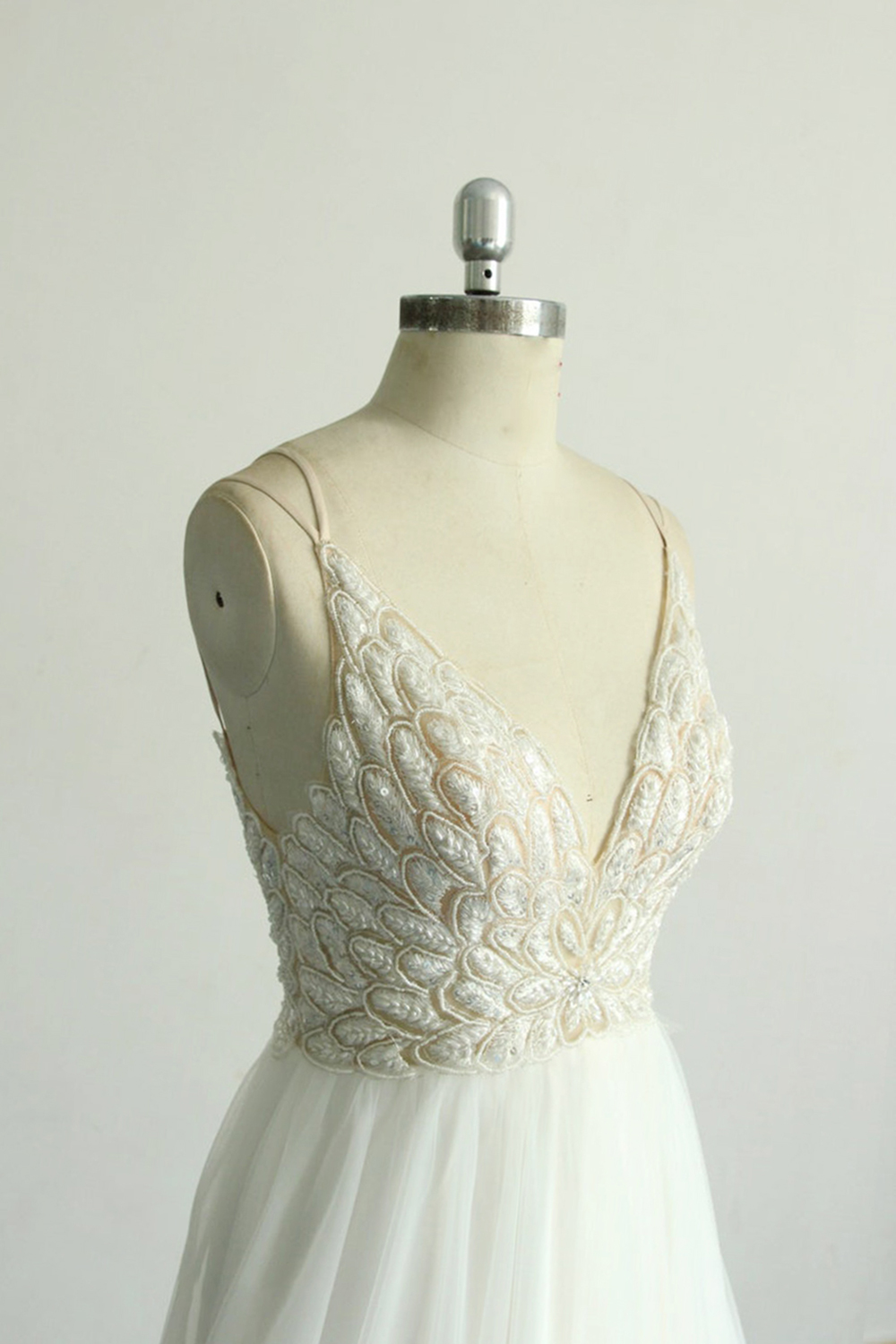 White Lace Tulle Wedding Dress with A-line Silhouette 4