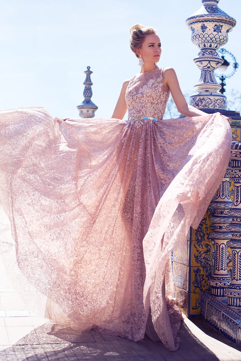 Column Sleeveless Sweep / Brush Train Evening Gown With Appliques 2