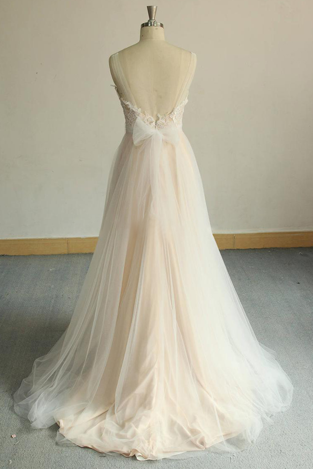 A-line Jewel Neck Sleeveless Floor-length Tulle Bridal Dress With Lace 4