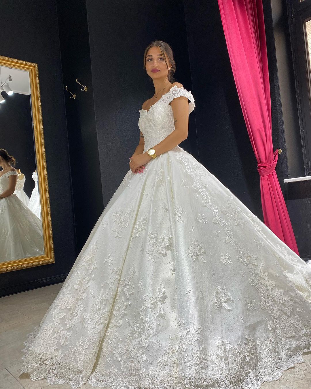 A-line Off-the-shoulder Sleeveless Chapel Train Lace Bridal Attire With Lace 2
