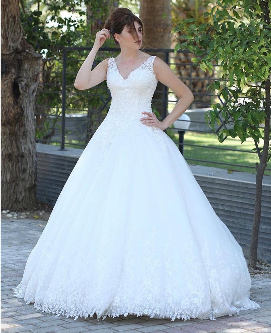 A-line V-neck Sleeveless Court Train Tulle Bridal Dress With Lace 2