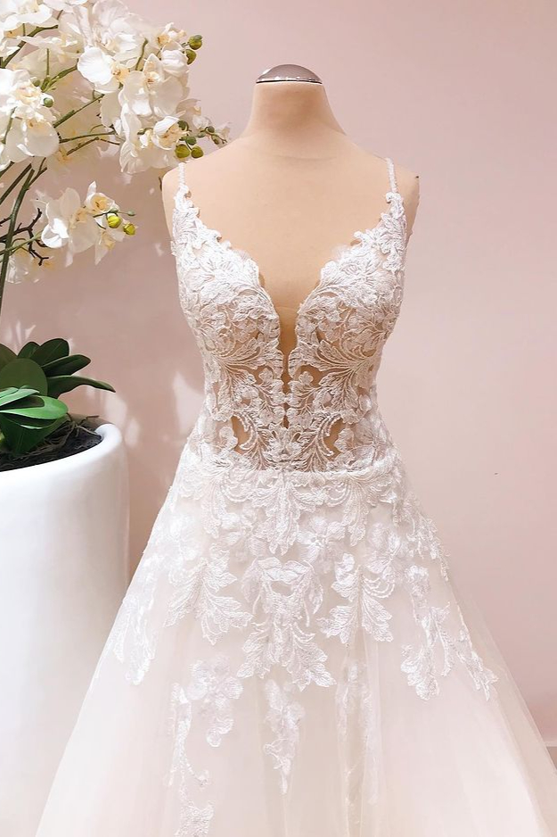 A-line Sweetheart Neck Sleeveless Sweep / Brush Train Tulle Wedding Gown With Appliques 2