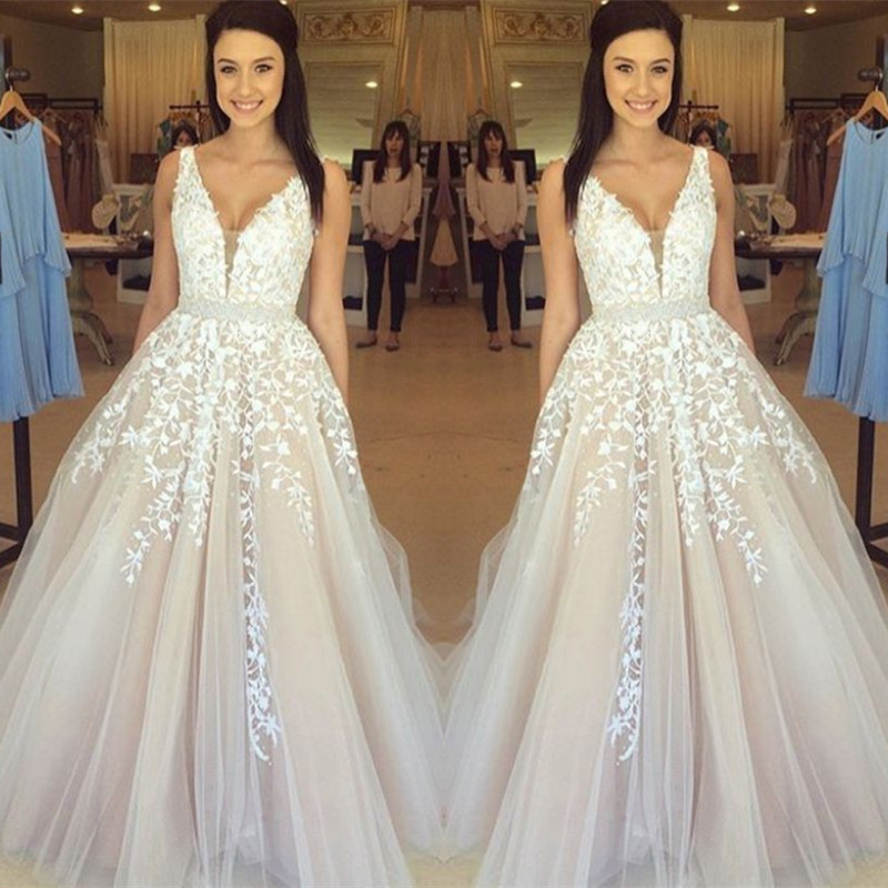 A-line V-neck Sleeveless Floor-length Tulle Formal Dress With Appliques 2