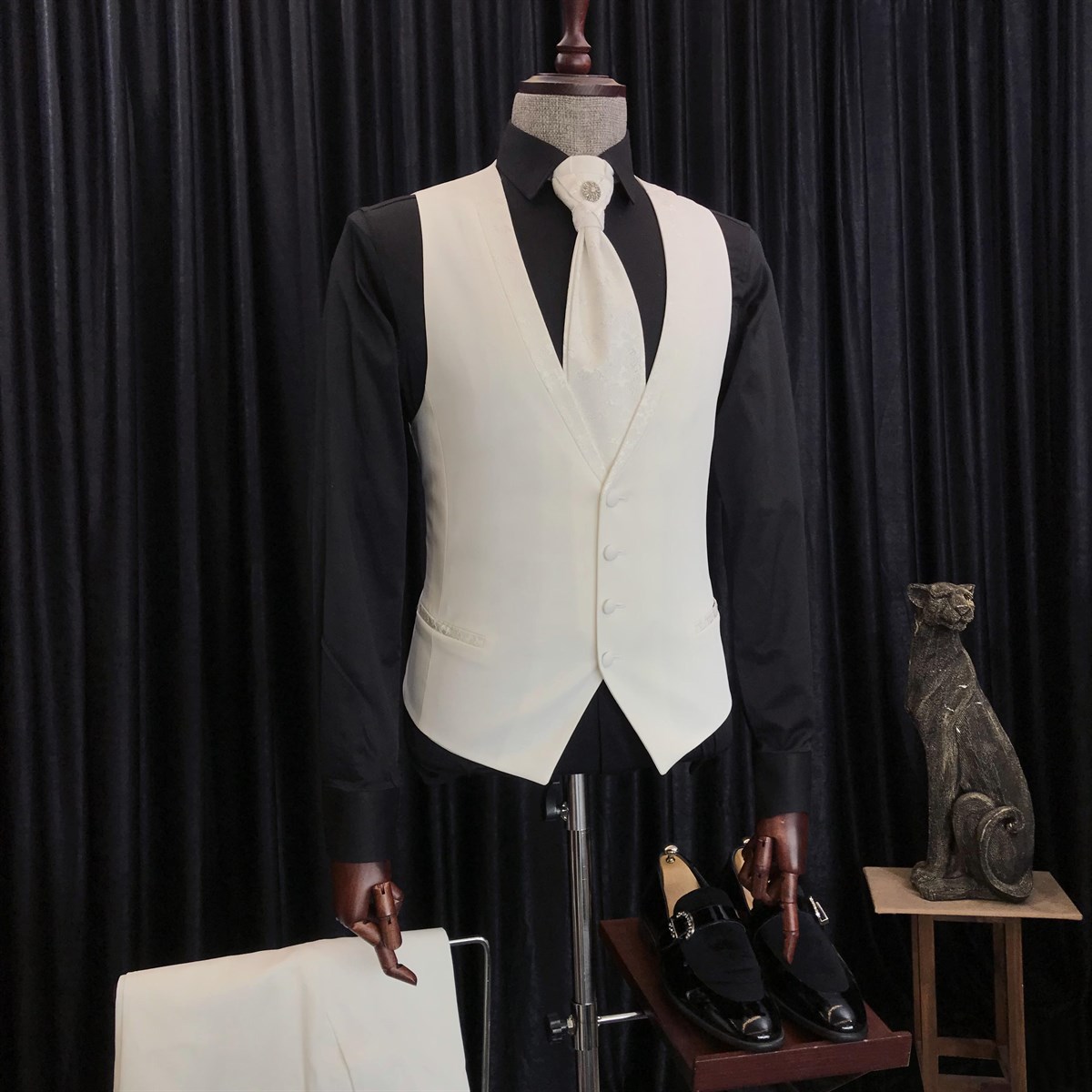 White Jacquard Wedding Men Suit 3
