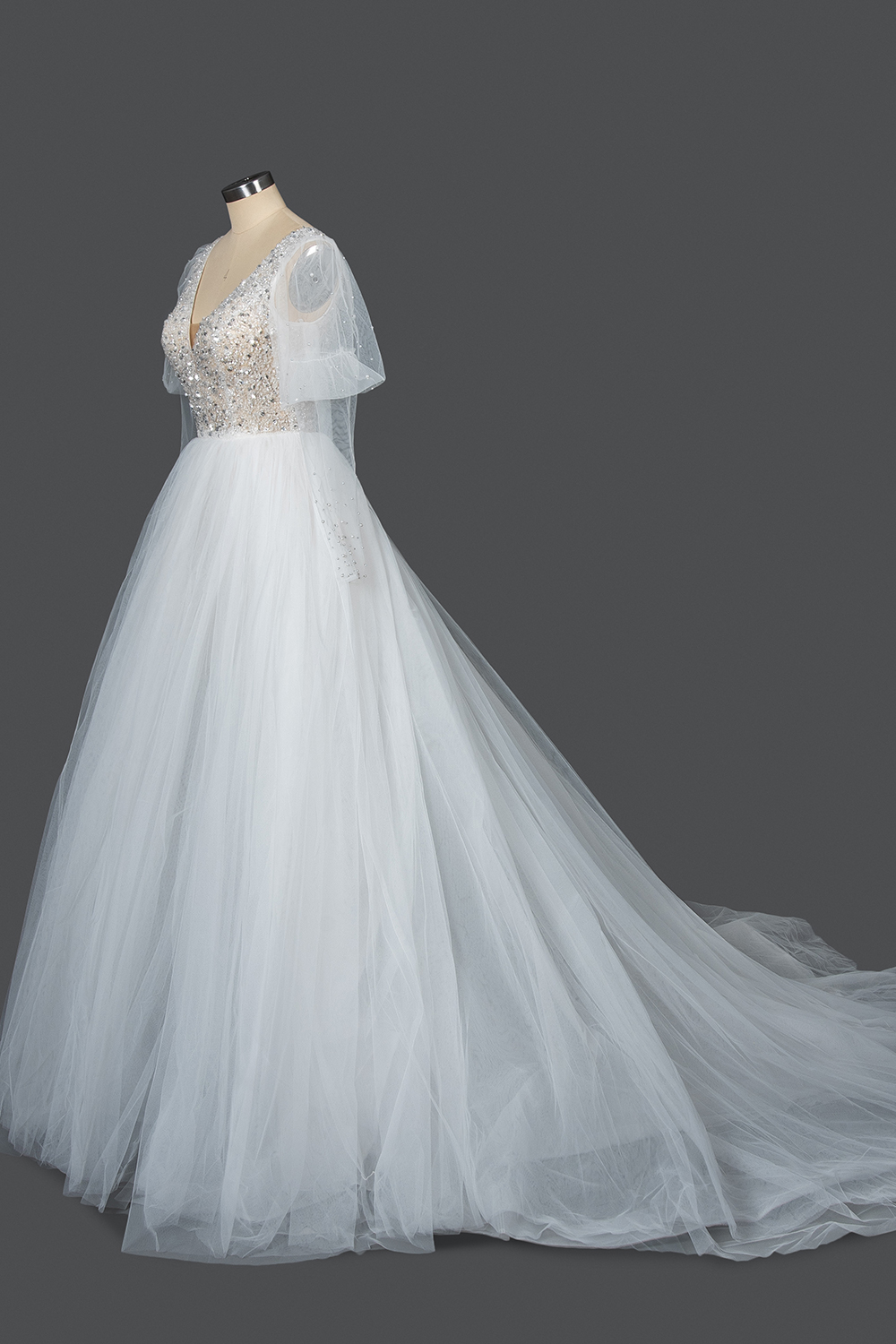 A-line V-neck Long Sleeves Cathedral Train Tulle Wedding Gown With Lace 3