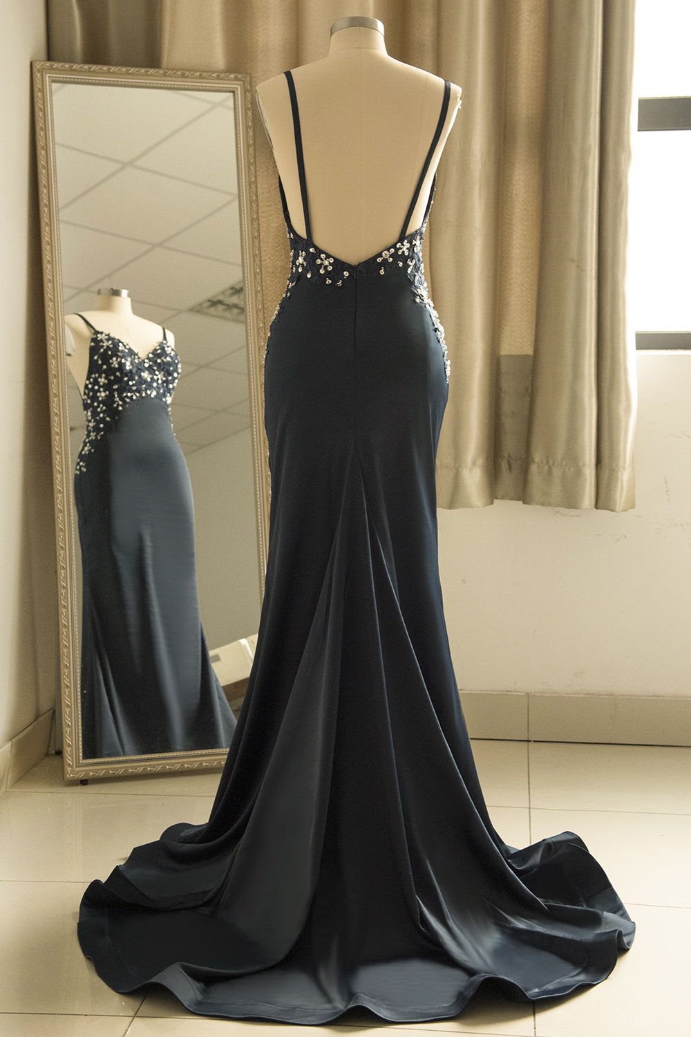 Mermaid Spaghetti Straps V-neck Floor-length Healthy cloth Evening Gown With Sequins 2