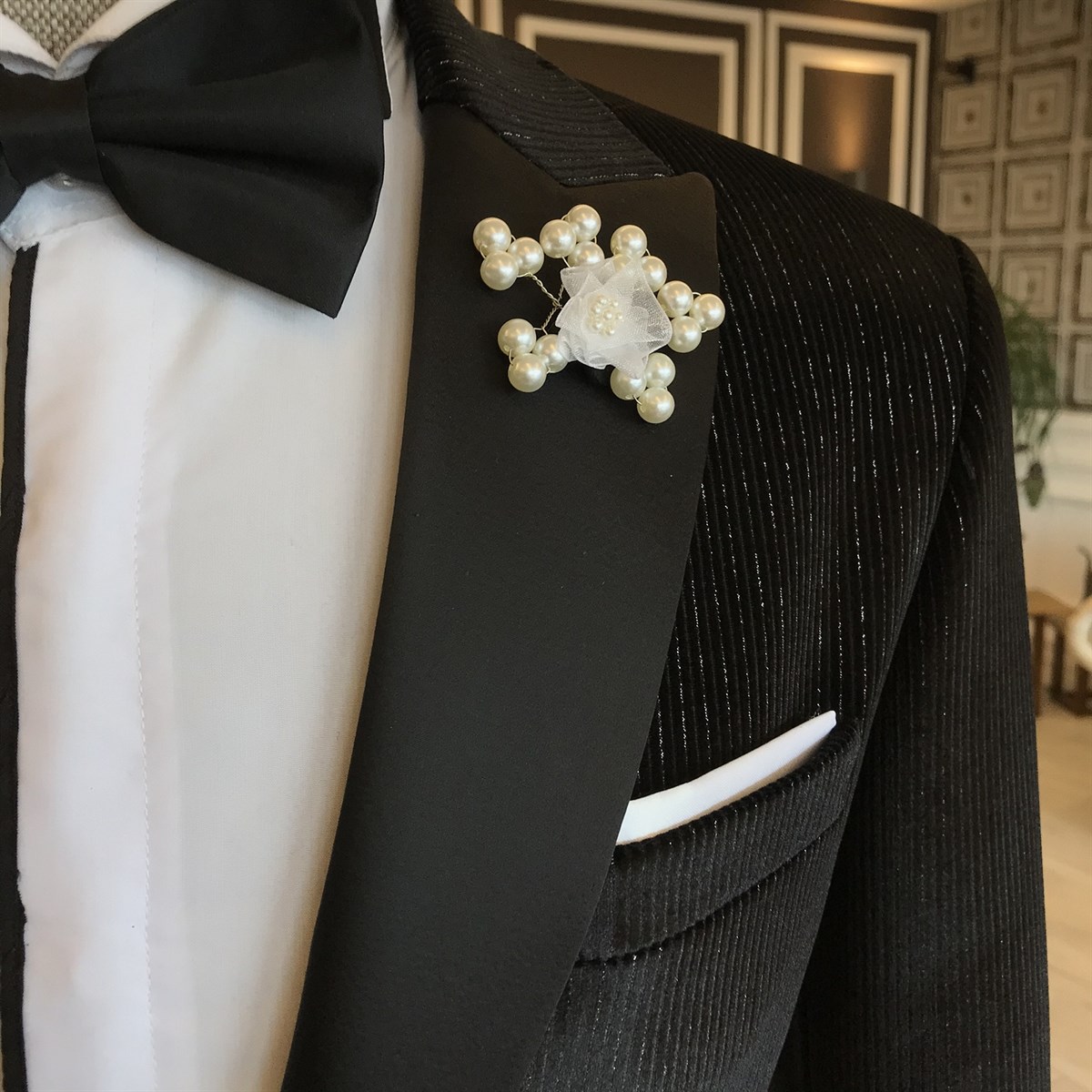 Black Sparkle Stripes Peaked Lapel Men Suit 3