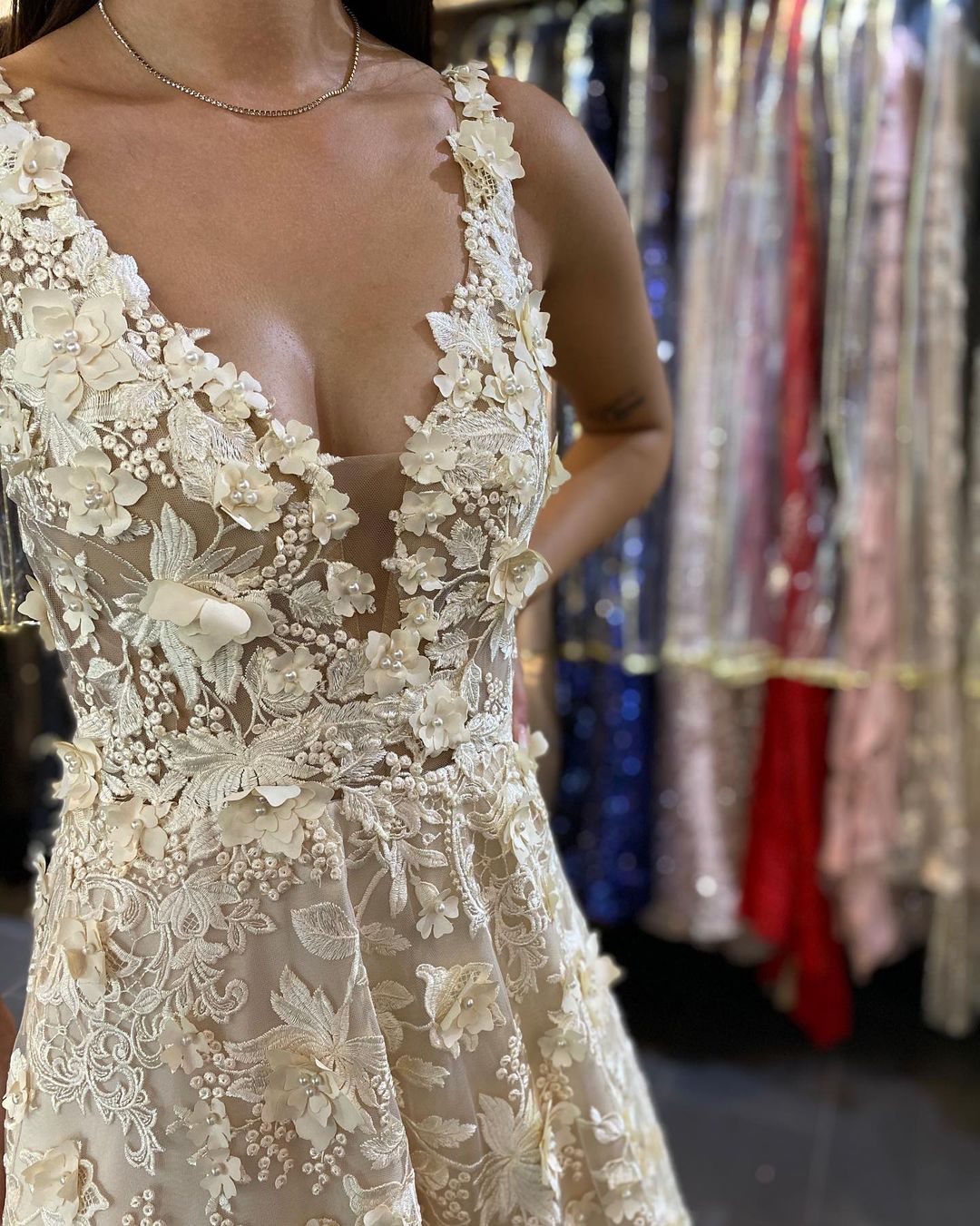 A-line V-neck Sleeveless Floor-length Lace Wedding Dress With Ruffles 2