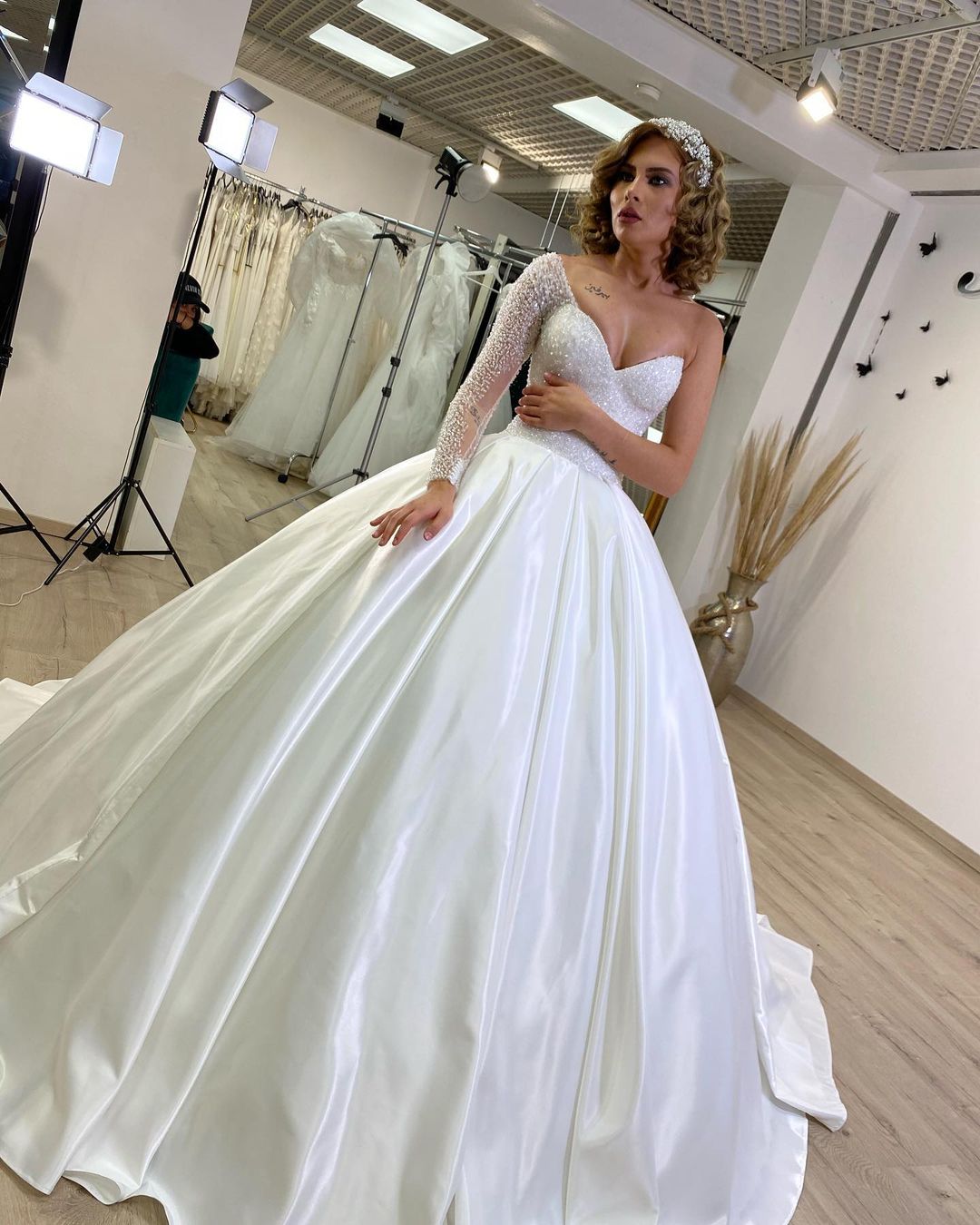 Sweetheart Neck Long Sleeves Sweep / Brush Train Satin Wedding Gown With Pearls 2