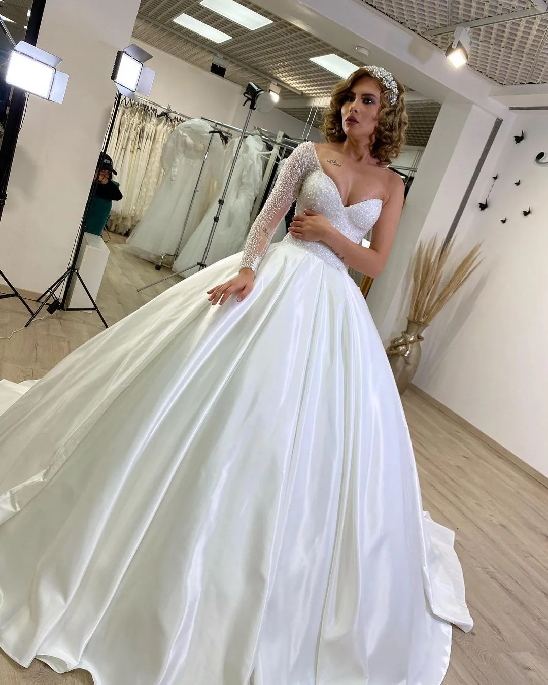 Sweetheart Neck Long Sleeves Sweep / Brush Train Satin Wedding Gown With Pearls 2