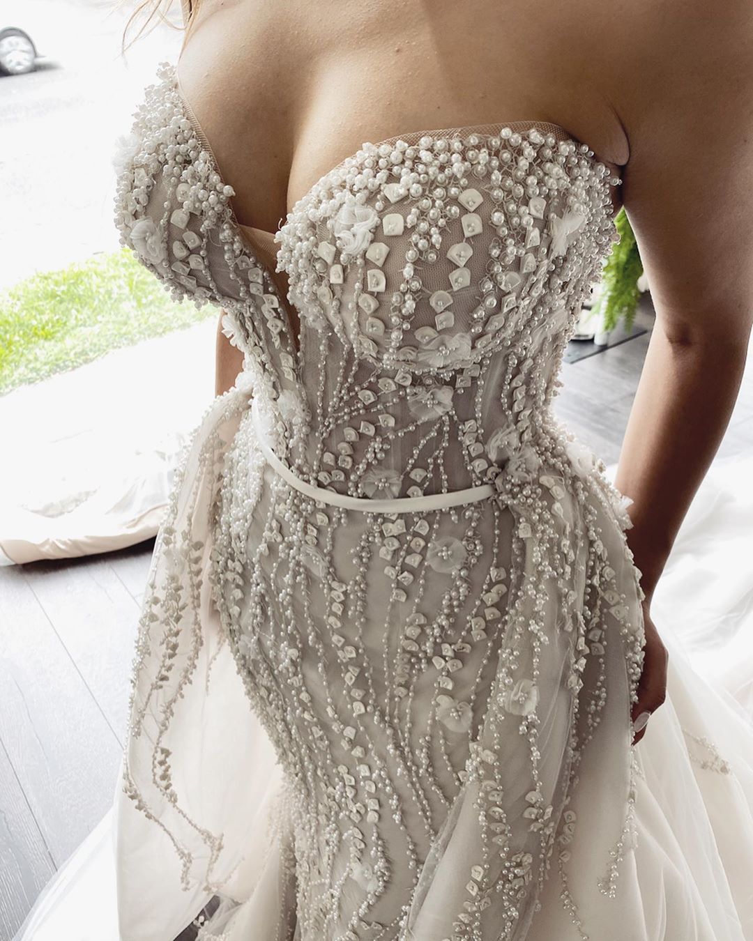 Column Strapless Sweetheart Neck Floor-length Tulle Bridal Attire With Detachable Train 4