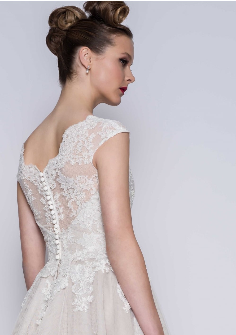 A-line V-neck Sleeveless Tea-length Tulle Wedding Dress With Lace 2