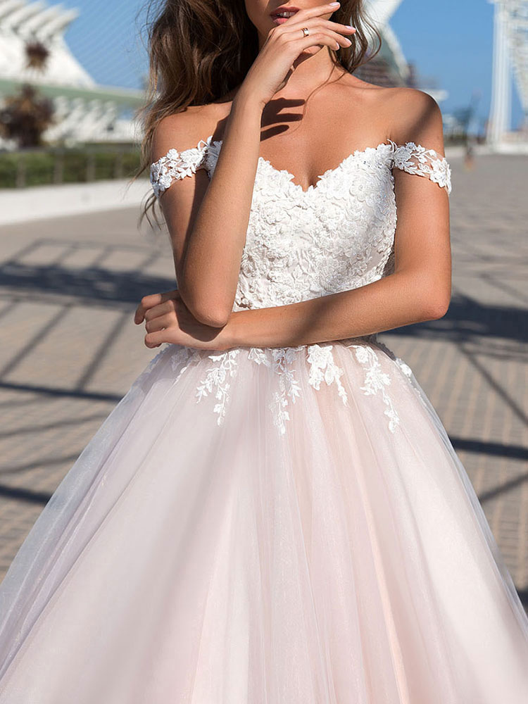 Off-the-shoulder Sleeveless Court Train Lace Wedding Dress With Lace 3