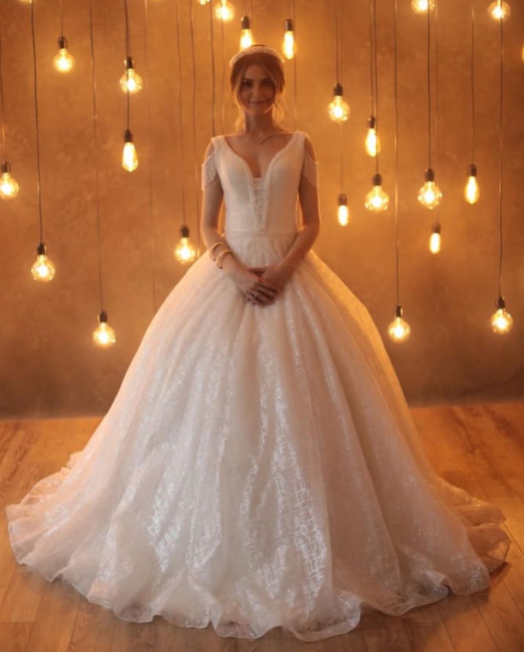 Ball Gown Sweetheart Neck Sleeveless Court Train Organza Bridal Dress With Beading 2