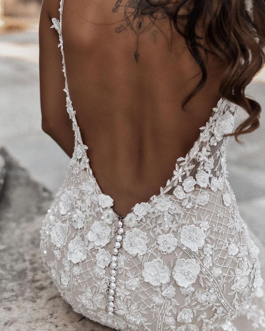 Mermaid V-neck Sleeveless Sweep / Brush Train Lace Wedding Gown With Lace 3