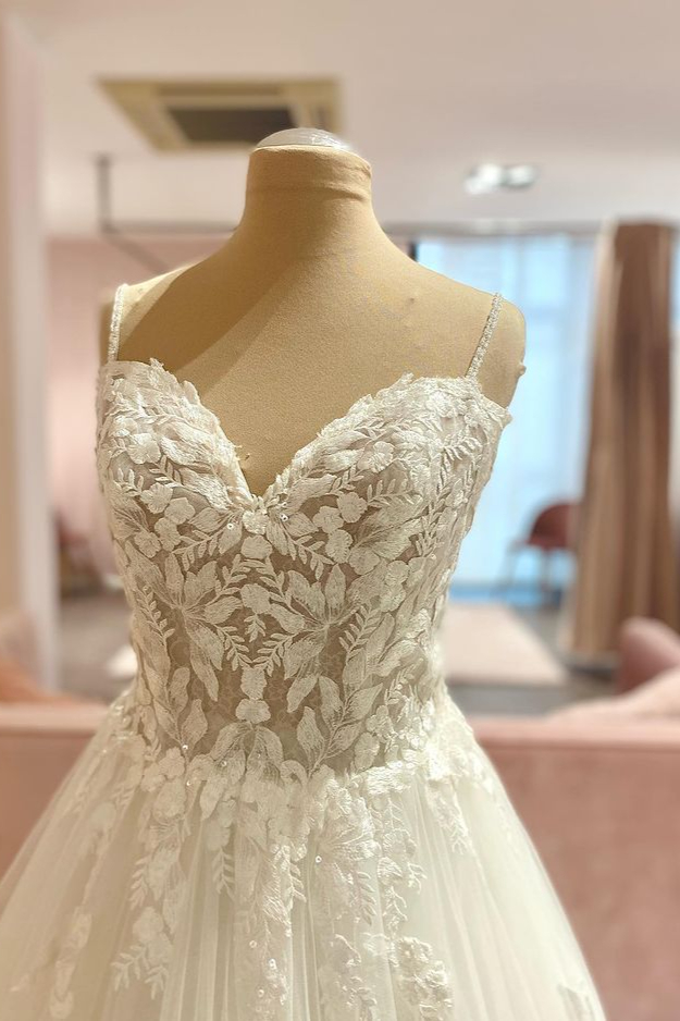 A-line Sweetheart Neck Sleeveless Sweep / Brush Train Tulle Wedding Gown With Lace 2