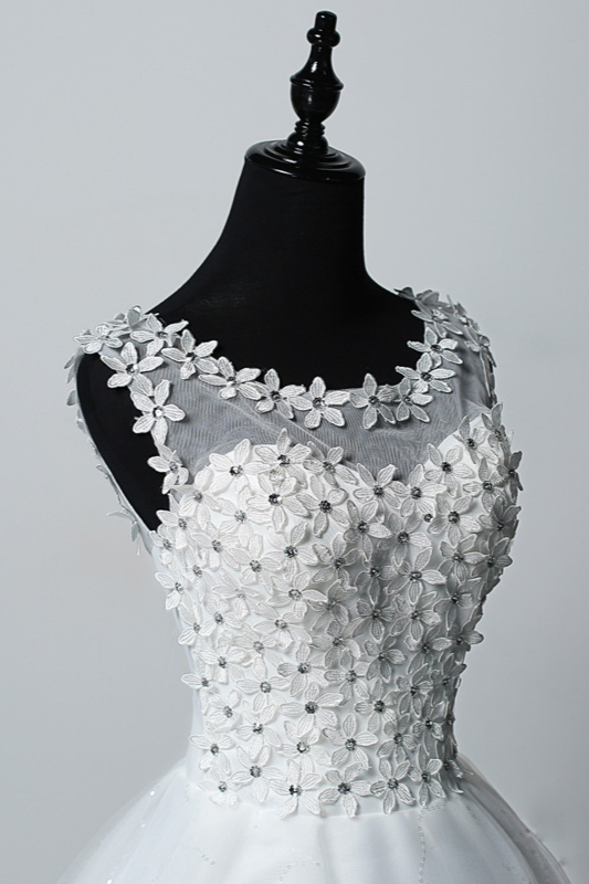 Jewel Neck Sleeveless Floor-length Tulle Bridal Dress With Beading 4