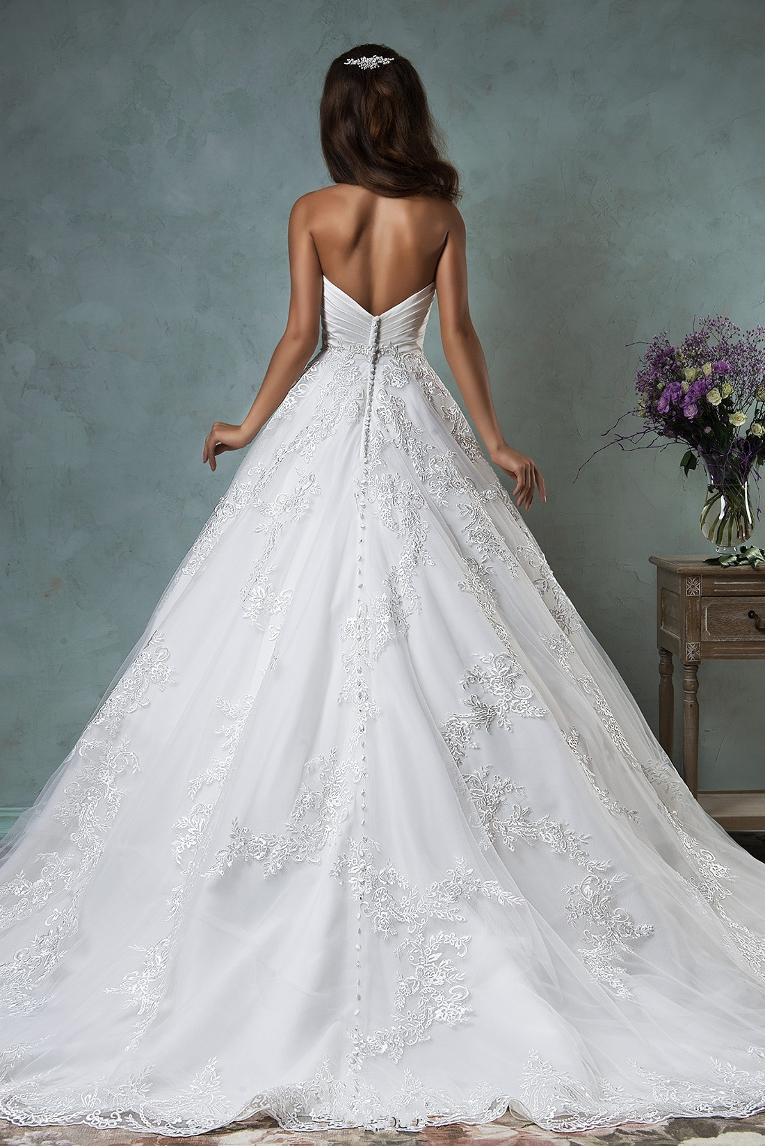 Sweetheart Neck Sleeveless Court Train Bridal Gown With Lace 2