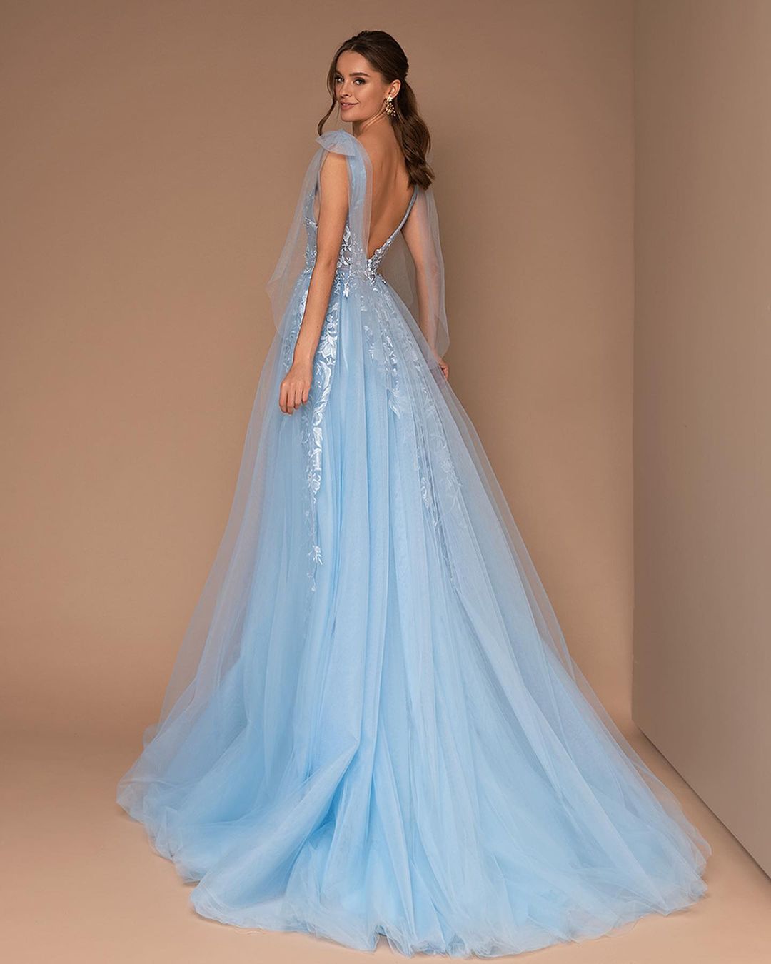 A-line Plunging Neckline Sleeveless Floor-length Tulle Formal Dress With Lace 2