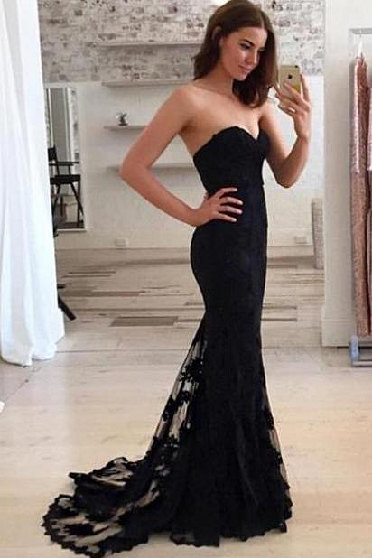 Column Sweetheart Neck Sleeveless Court Train Formal Dress With Lace 2
