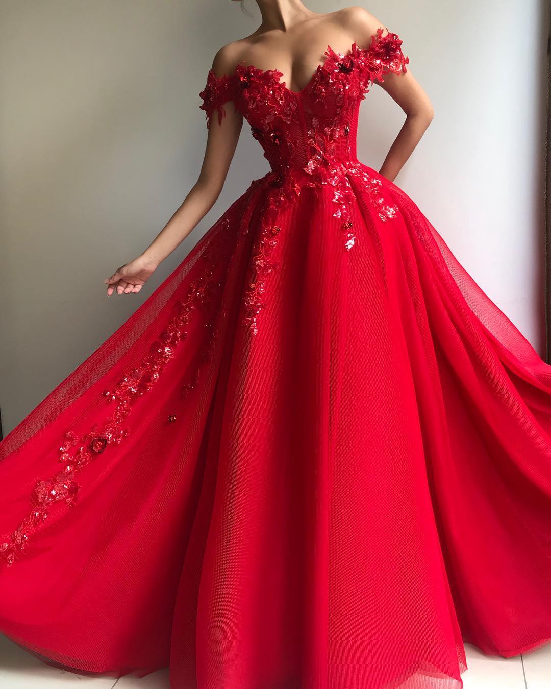 A-line Off-the-shoulder Sleeveless Sweep / Brush Train Evening Gown With Appliques 2