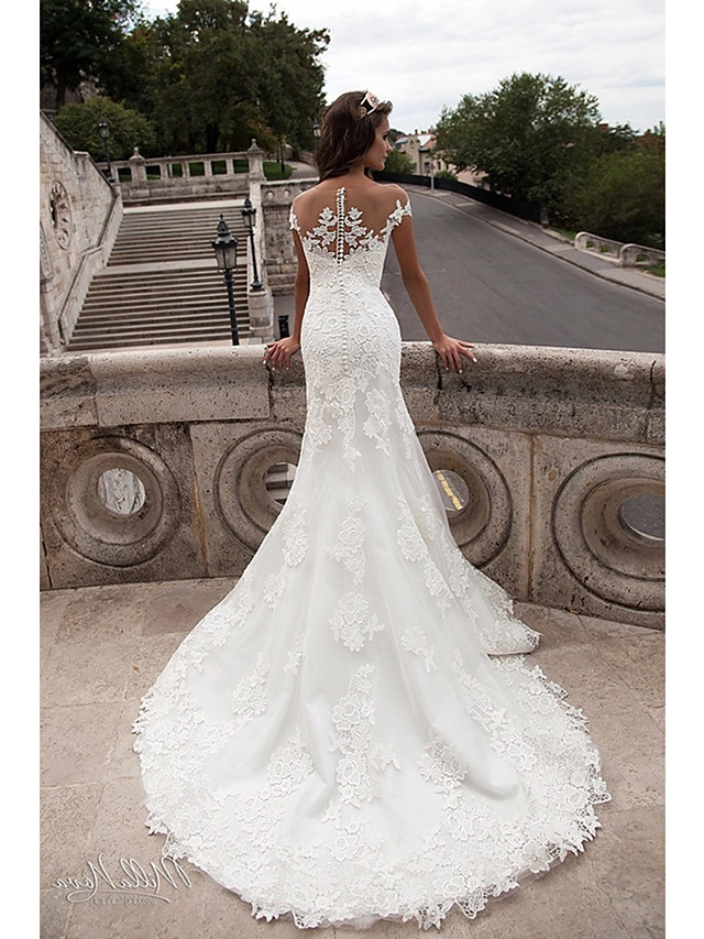 Mermaid Short Sleeves Court Train Lace Wedding Gown With Buttons 3