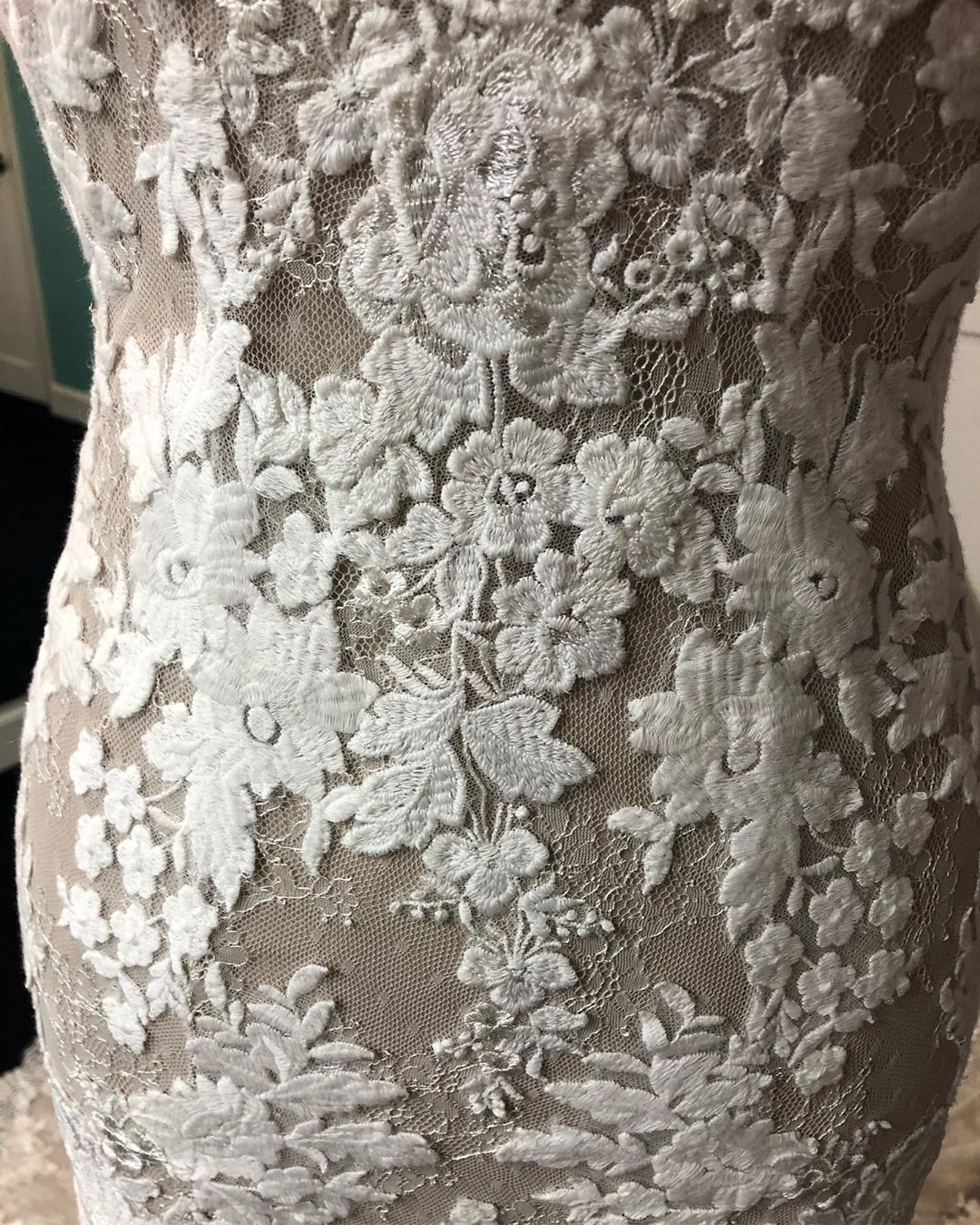 Mermaid V-neck Sleeveless Floor-length Lace Wedding Dress 4