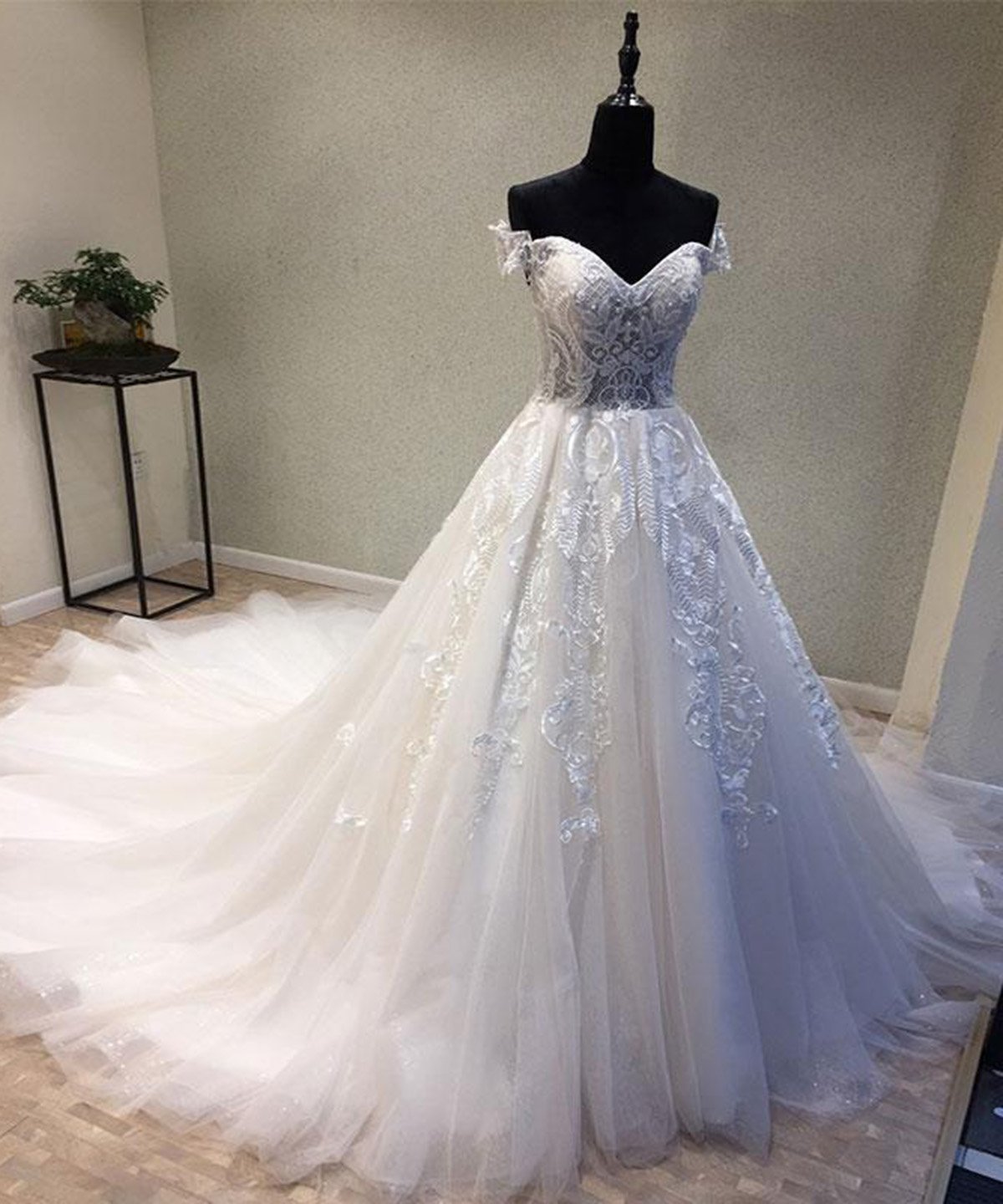 A-line Sweetheart Neck Cap Sleeves Floor-length Tulle Bridal Gown With Lace 2