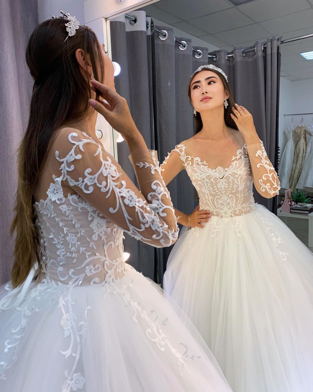 Sweetheart Neck Long Sleeves Court Train Tulle Wedding Dress With Pearls 3