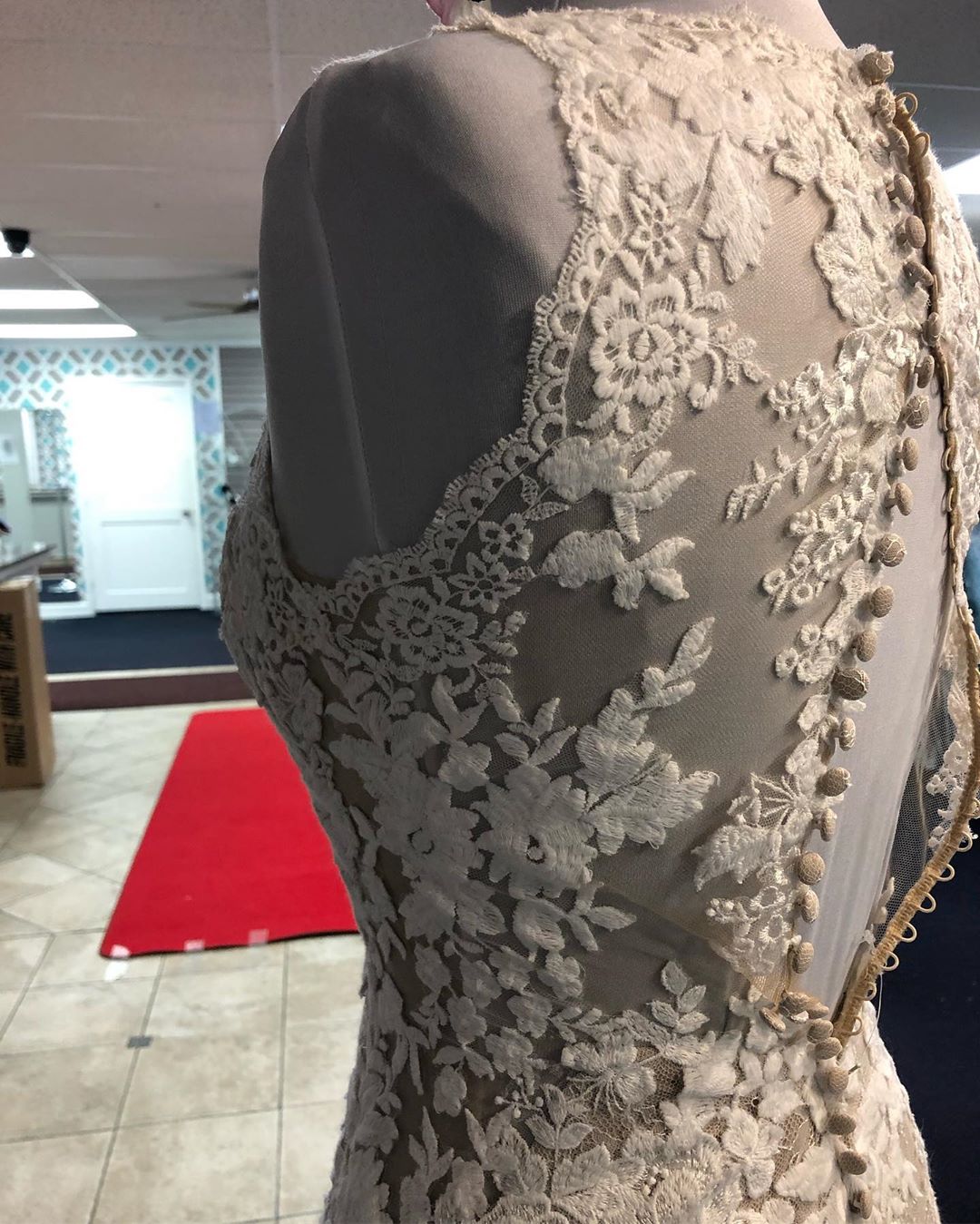 Mermaid V-neck Sleeveless Floor-length Lace Wedding Dress 3