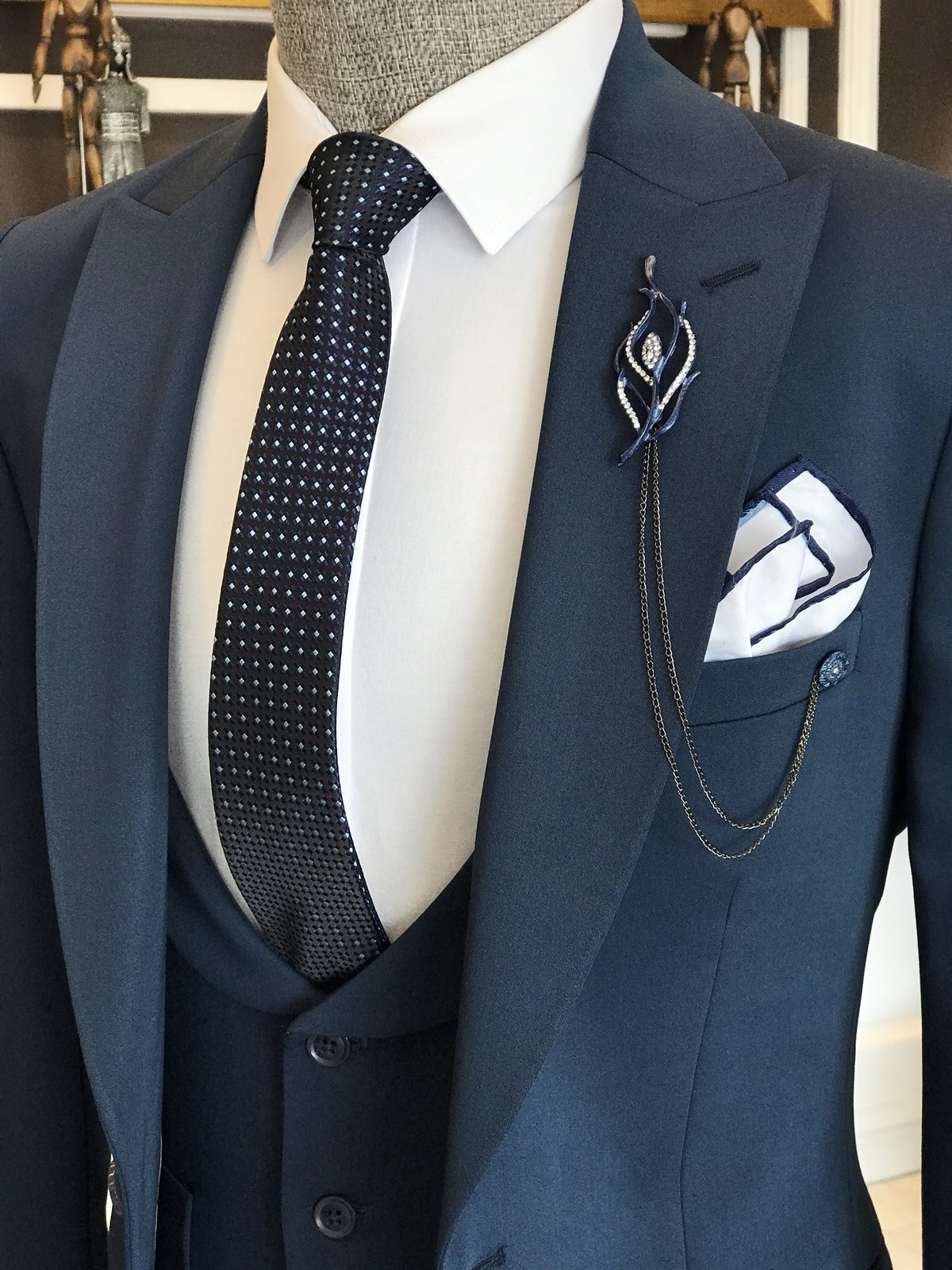 Navy Peaked Lapel Business Men Suit 2