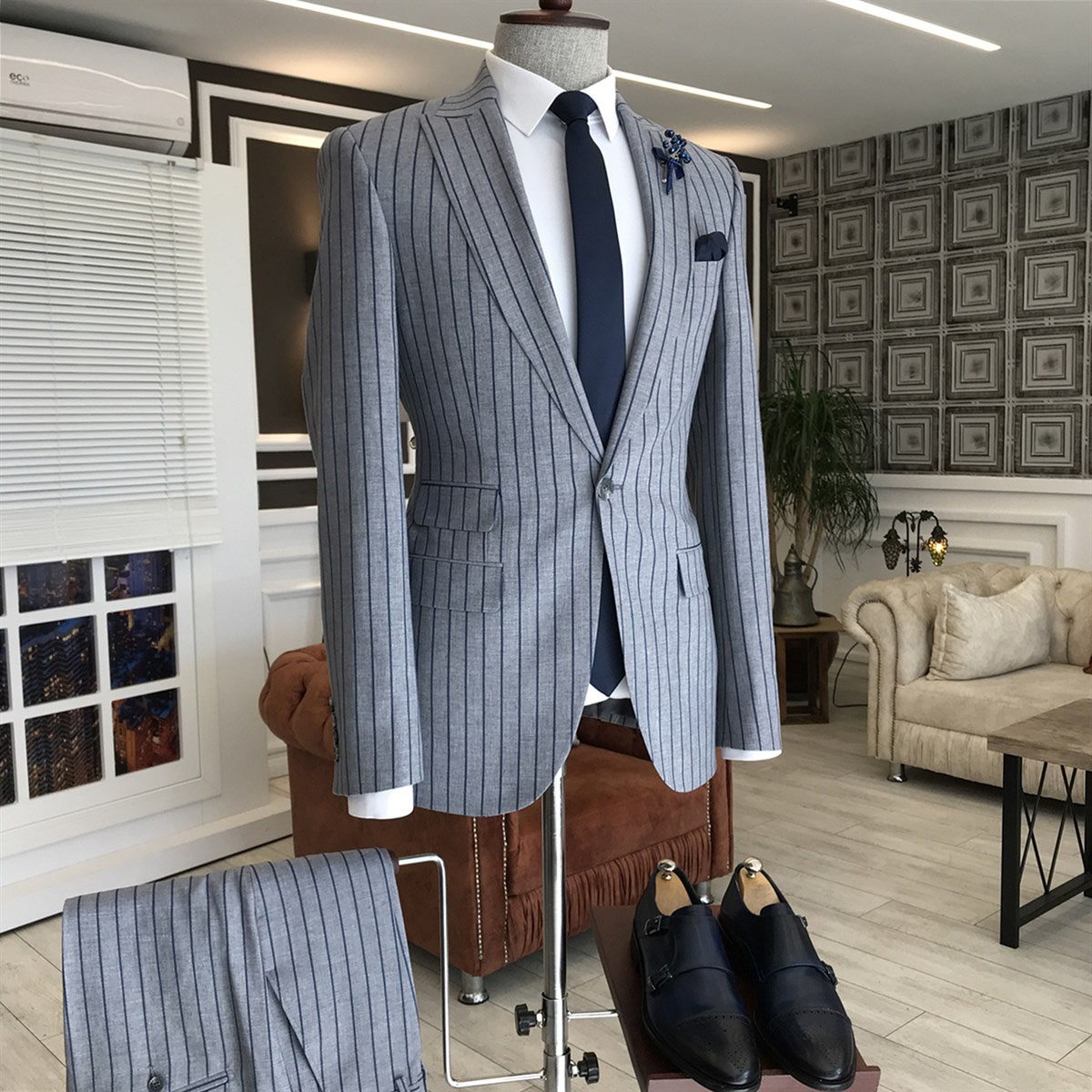 Gray Striped Slim Fit Formal Business Men Suit with Peaked Lapel 2
