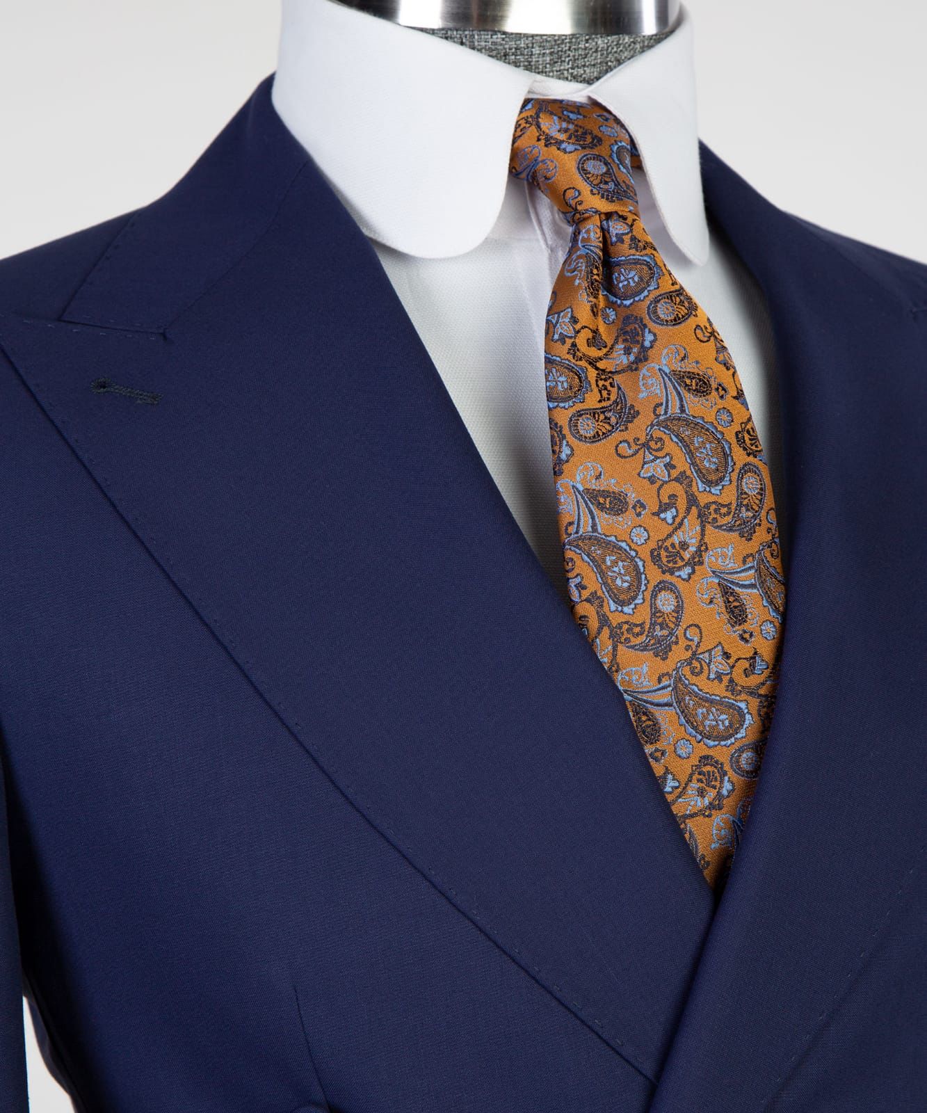 Dark Navy Double Breasted  Men Suit with Peaked Lapel 2