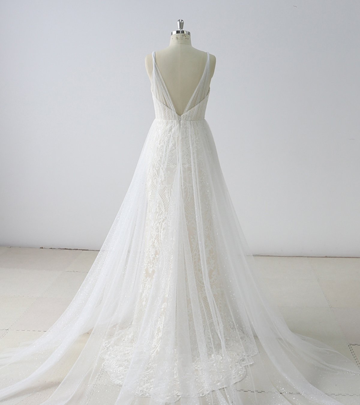 A-line V-neck Halter-neck Sleeveless Floor-length Tulle Bridal Attire With Lace 2