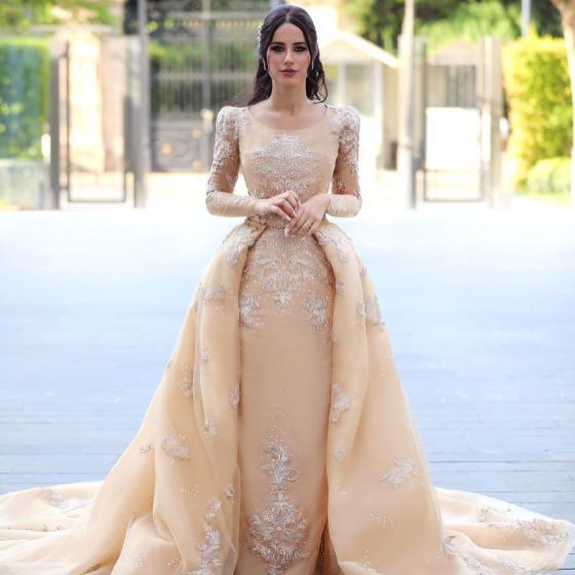 A-line Bateau Neck Long Sleeves Cathedral Train Tulle Bridal Gown With Lace 3