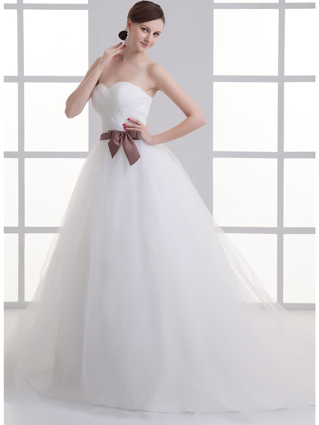 A-line Strapless Sweetheart Neck Sleeveless Court Train Tulle Wedding Gown With Ribbons 3