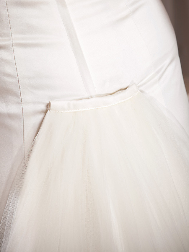 Column Halter-neck Sleeveless Floor-length Tulle Bridal Dress 8