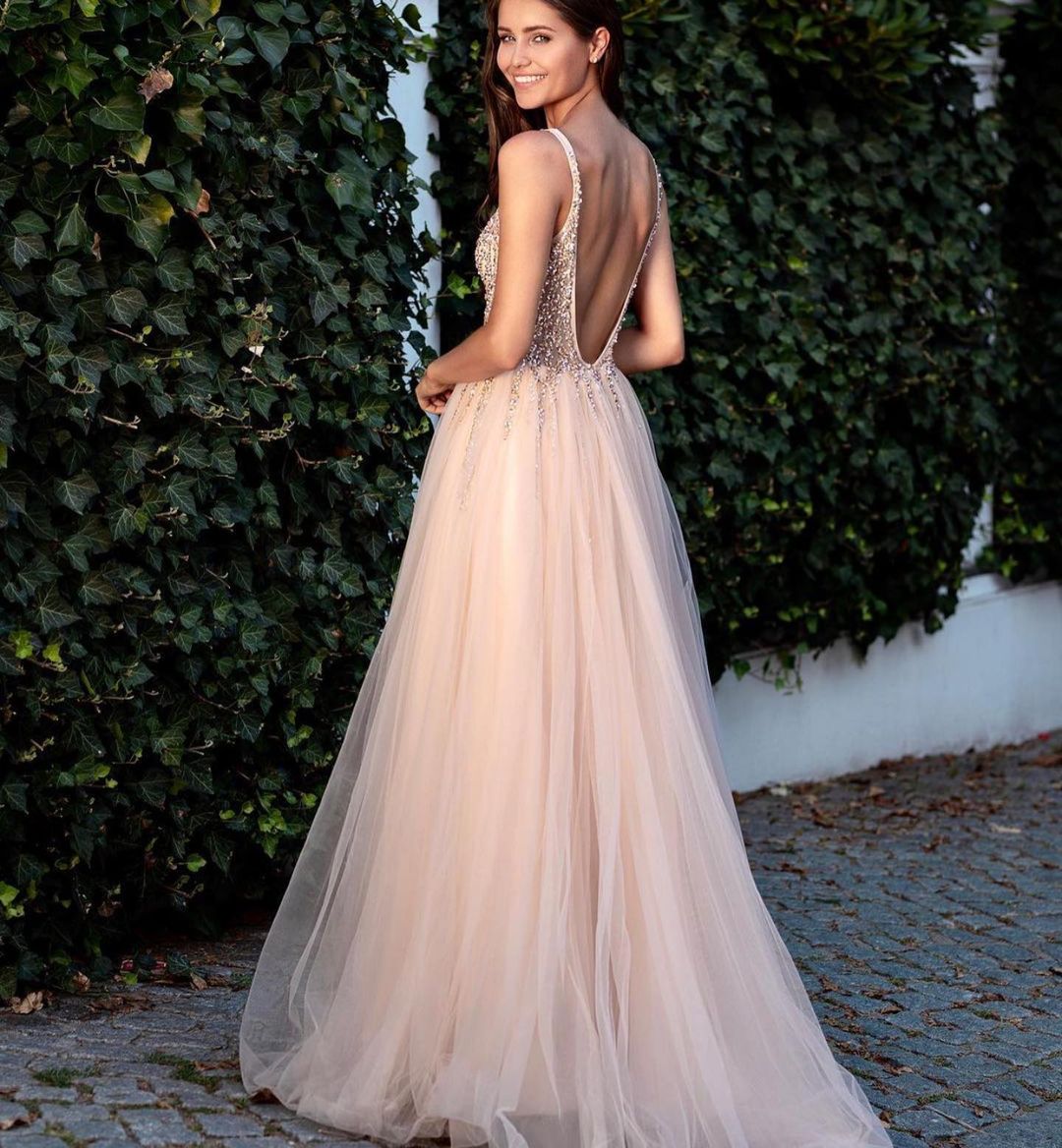 Column V-neck Sleeveless Floor-length Tulle Evening Gown With Pearls 2