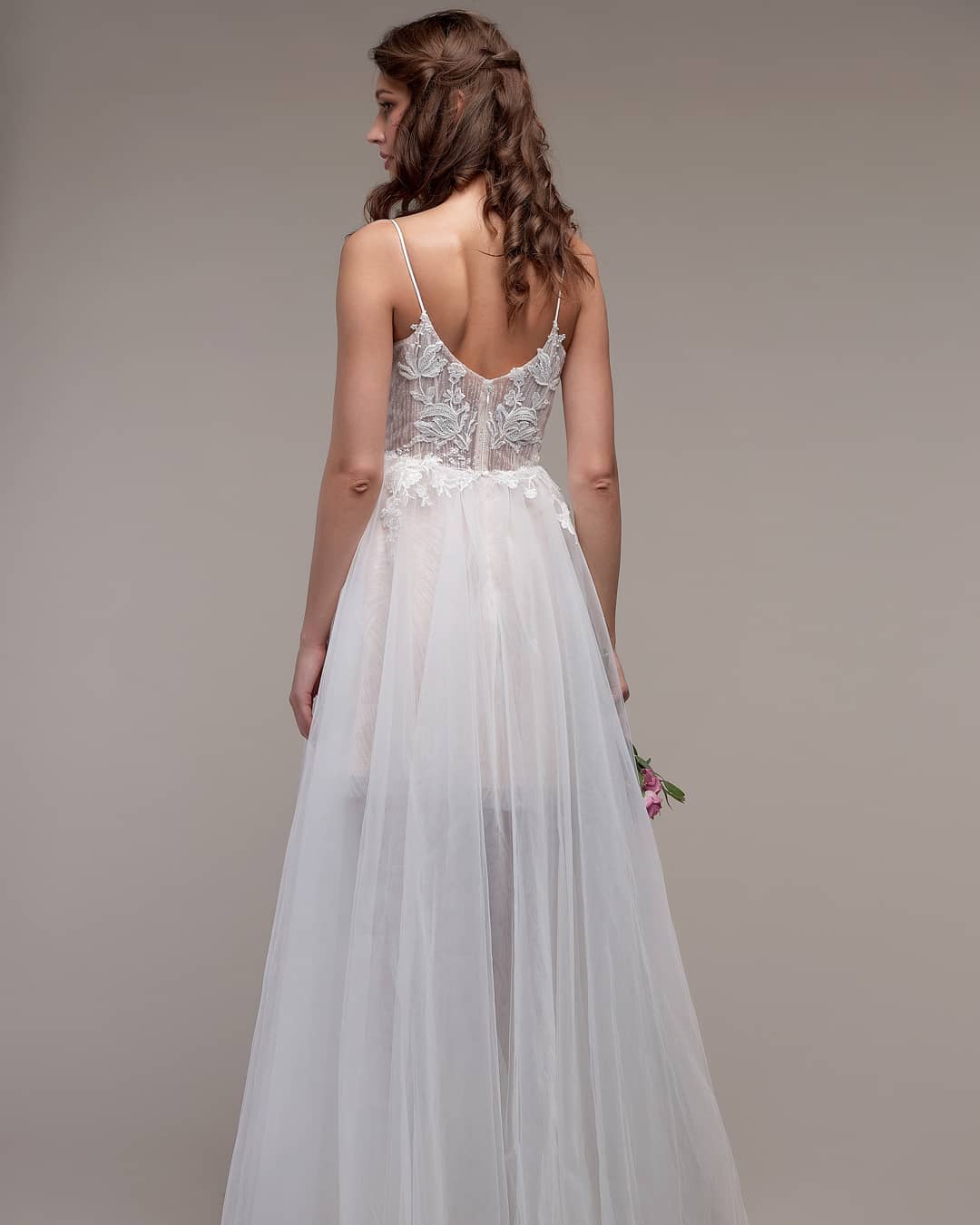 Column Sweetheart Neck Sleeveless Court Train Tulle Wedding Gown With Lace 2