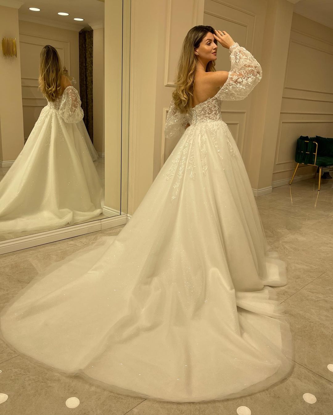 A-line Sweetheart Neck Long Sleeves Chapel Train Tulle Bridal Gown With Lace 2
