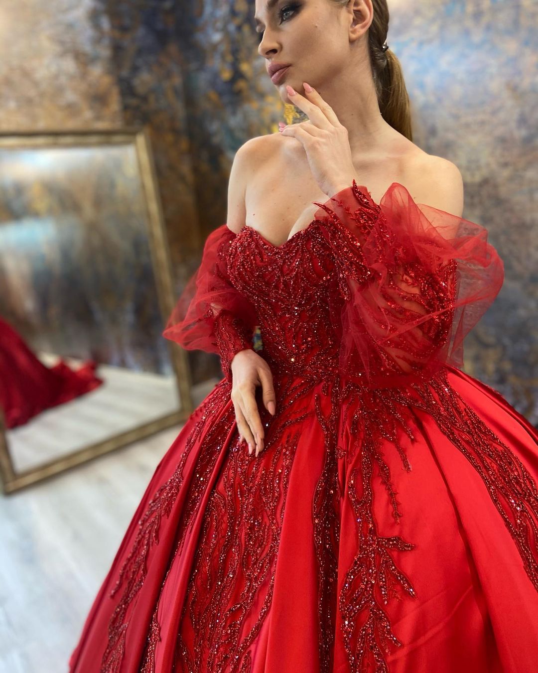 Sweetheart Neck Sleeveless Court Train Satin Wedding Gown With Lace 2