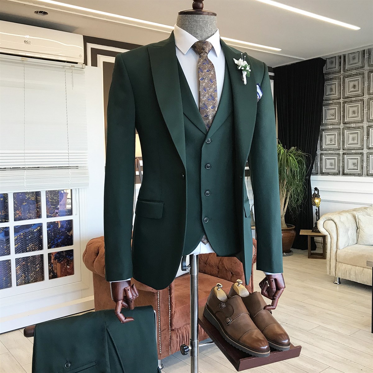 Dark Green Peaked Lapel Men's Suit for Prom 2
