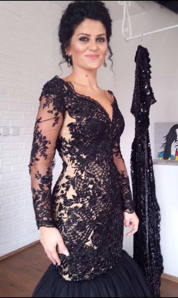 Mermaid V-neck Floor-length Tulle Formal Dress With Appliques 2