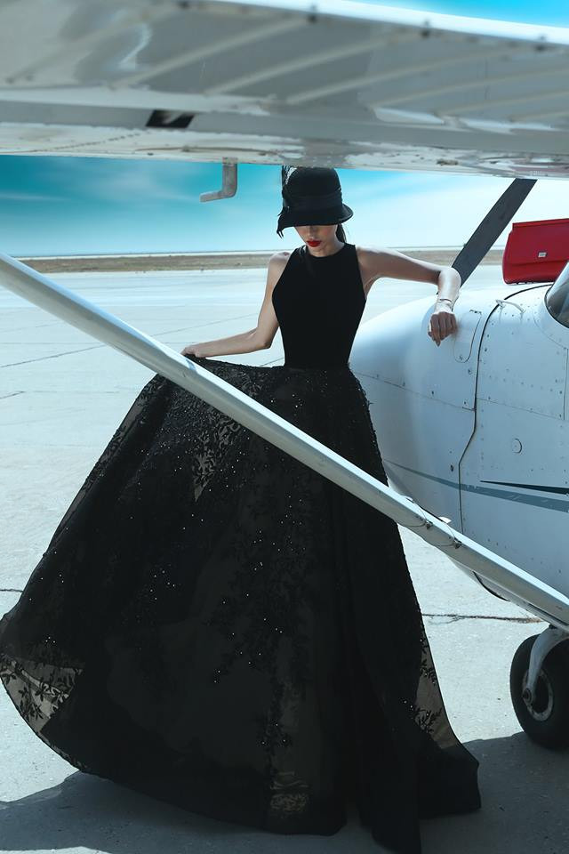 A-line Bateau Neck Sleeveless Sweep / Brush Train Tulle Formal Dress With Appliques 2