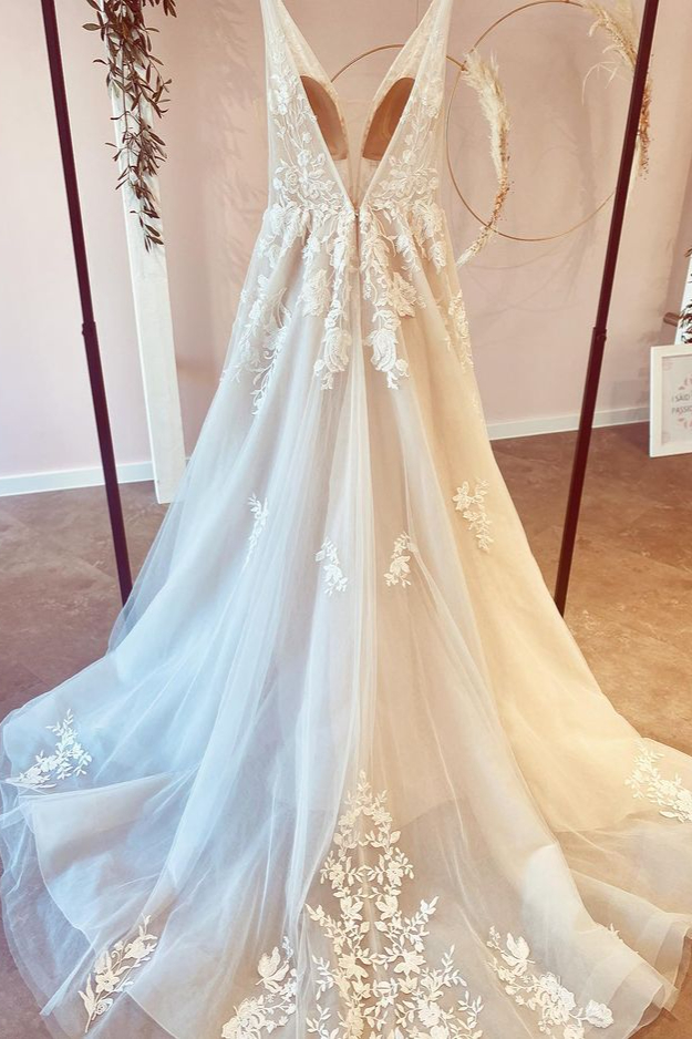 A-line V-neck Sleeveless Sweep / Brush Train Tulle Wedding Dress With Appliques 2
