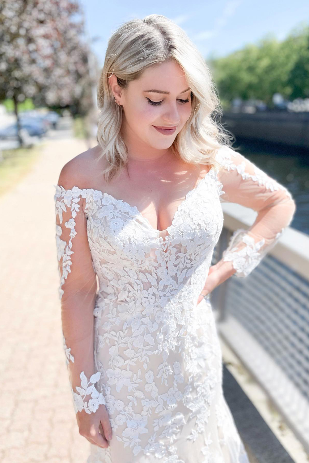 Mermaid Off-the-shoulder Sweetheart Neck Long Sleeves Chapel Train Tulle Wedding Gown With Lace 2