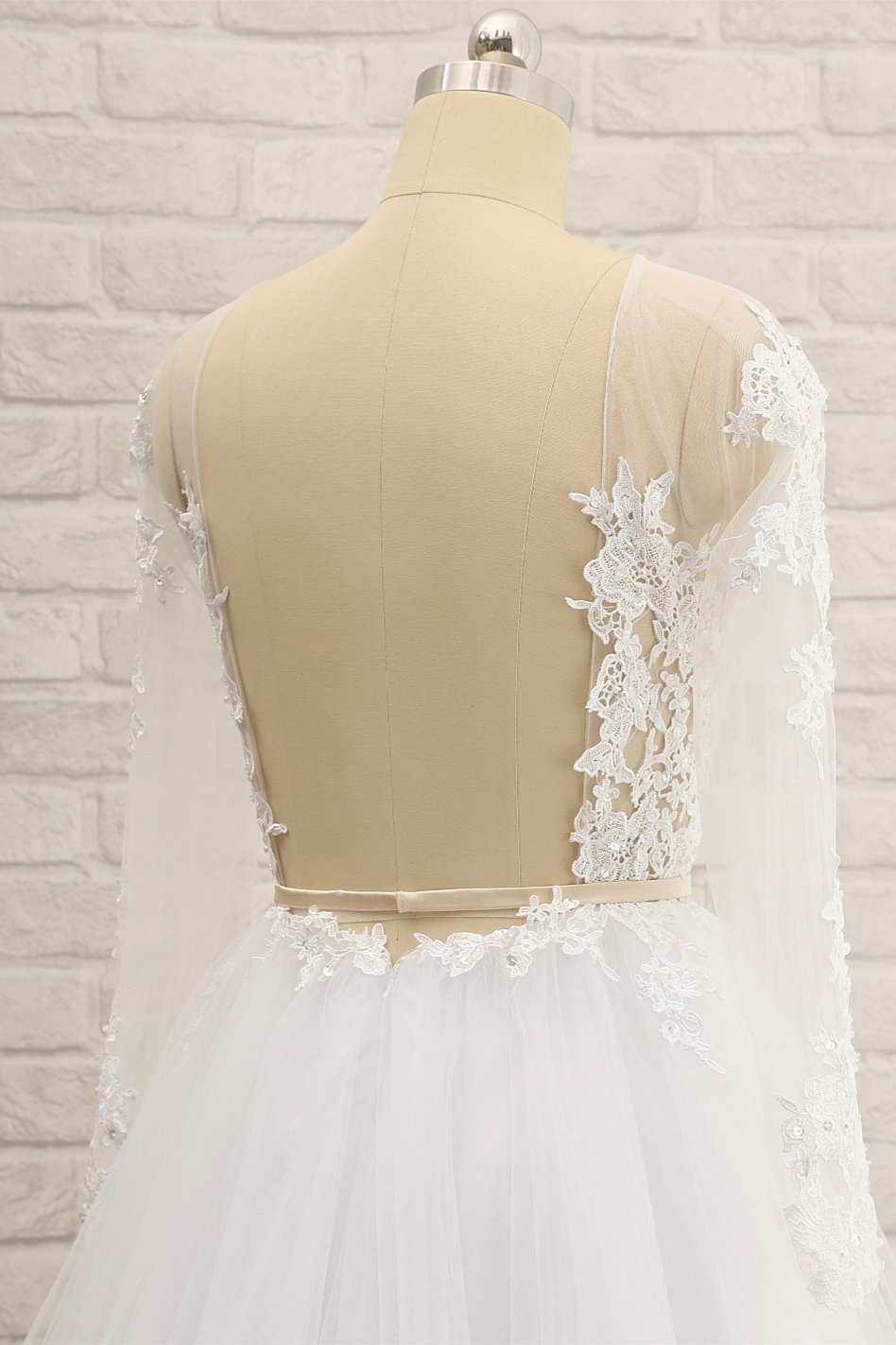 A-line Jewel Neck Long Sleeves Floor-length Tulle Wedding Dress With Appliques 5
